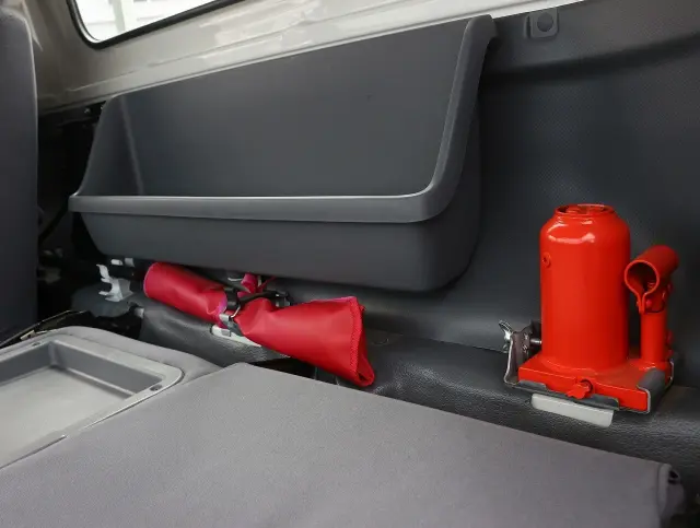 いすゞ エルフ 2RG-NPR88AR(2WD)の写真46