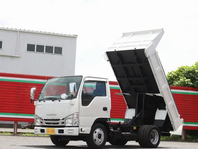 いすゞ エルフ TKG-NKR85AN(2WD)の写真1