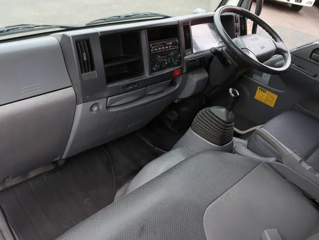 いすゞ エルフ TKG-NKR85AN(2WD)の写真43