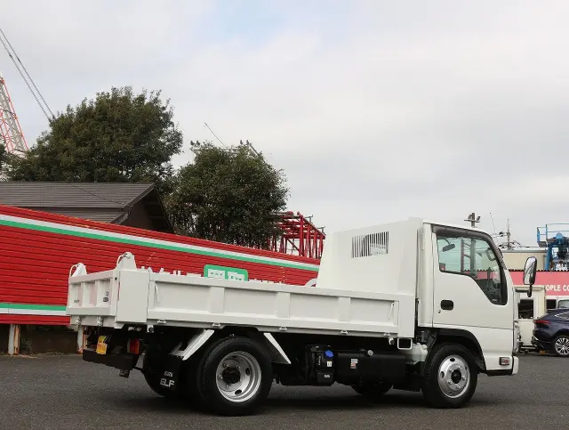 いすゞ エルフ 2RG-NKR88AD(2WD)の写真6