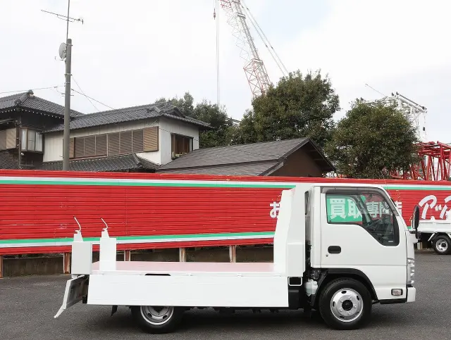 いすゞ エルフ 2RG-NKR88AD(2WD)の写真12