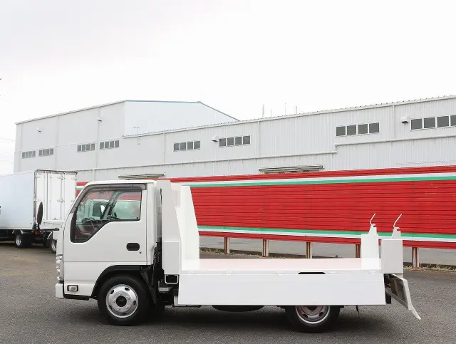 いすゞ エルフ 2RG-NKR88AD(2WD)の写真16