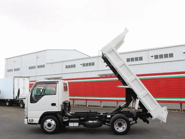 いすゞ エルフ 2RG-NKR88AD(2WD)の写真24