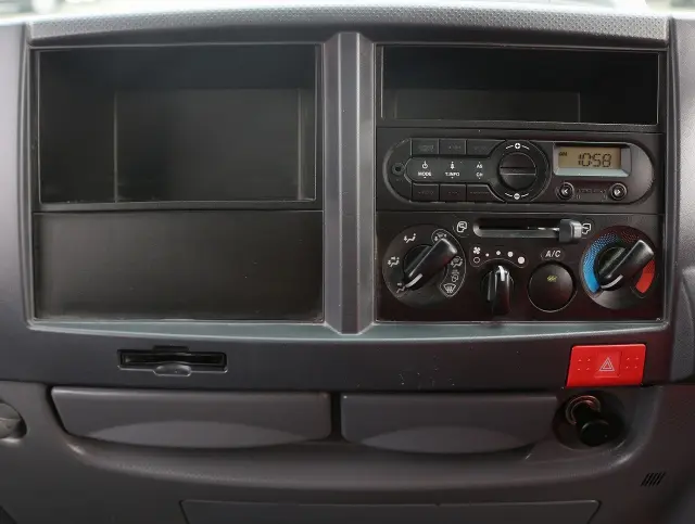 いすゞ エルフ 2RG-NKR88AD(2WD)の写真44