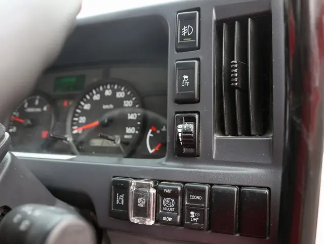 いすゞ エルフ 2RG-NKR88AD(2WD)の写真46