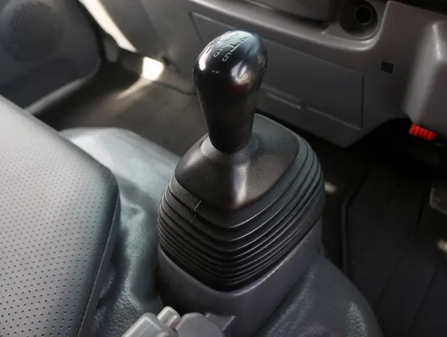 いすゞ エルフ TKG-NJR85A(2WD)の写真34