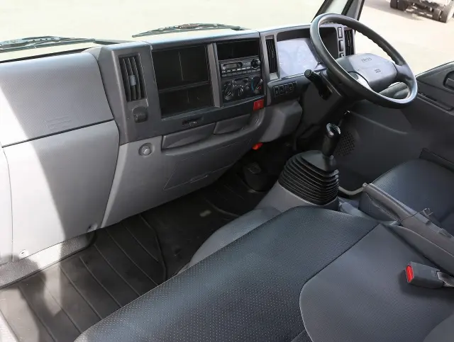 いすゞ エルフ TKG-NJR85A(2WD)の写真40