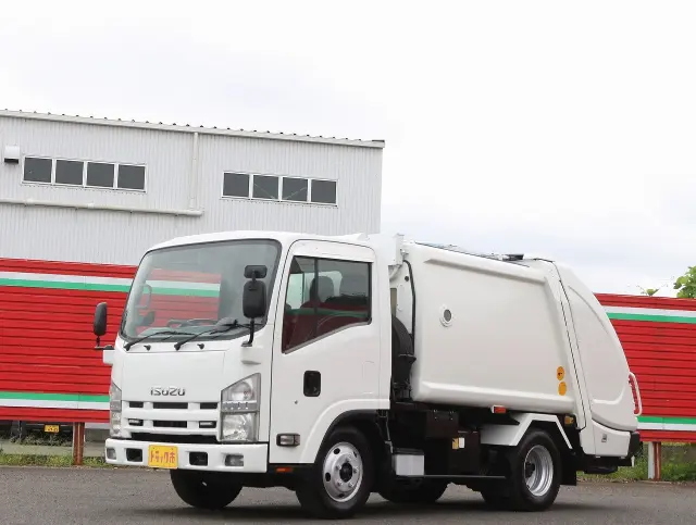 いすゞ エルフ BKG-NMR85AN(2WD)の写真1