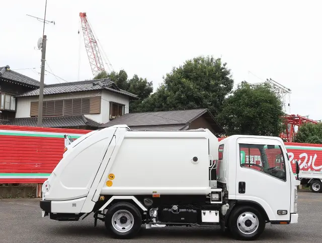 いすゞ エルフ BKG-NMR85AN(2WD)の写真4