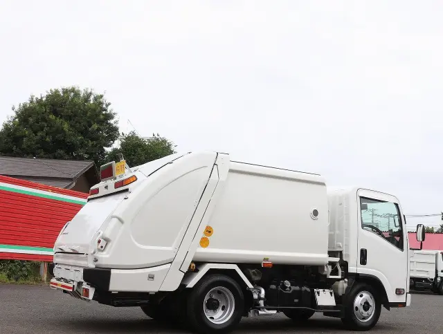 いすゞ エルフ BKG-NMR85AN(2WD)の写真5
