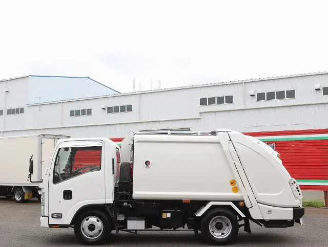 いすゞ エルフ BKG-NMR85AN(2WD)の写真8
