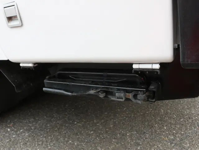 いすゞ エルフ BKG-NMR85AN(2WD)の写真12