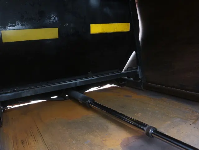 いすゞ エルフ BKG-NMR85AN(2WD)の写真29