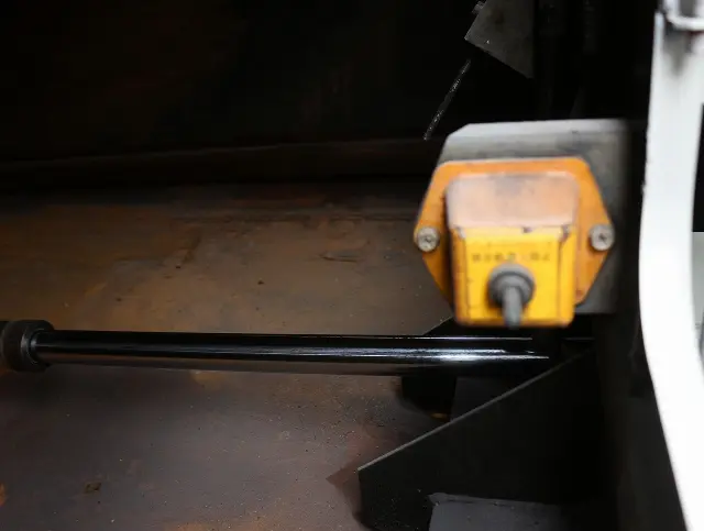 いすゞ エルフ BKG-NMR85AN(2WD)の写真30