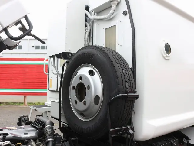 いすゞ エルフ BKG-NMR85AN(2WD)の写真31