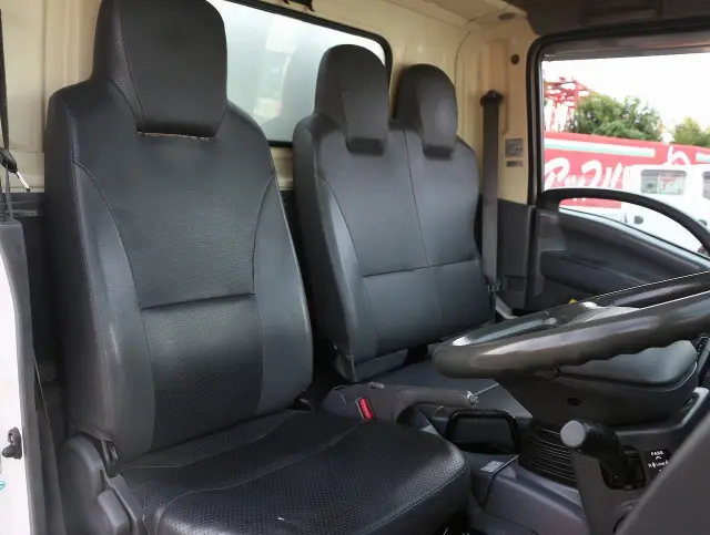いすゞ エルフ BKG-NMR85AN(2WD)の写真36