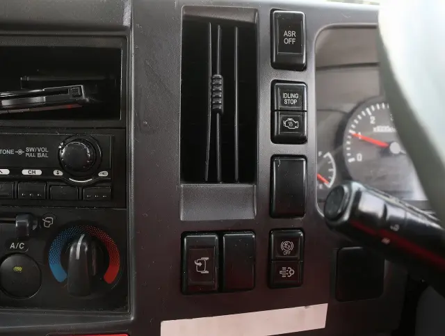 いすゞ エルフ BKG-NMR85AN(2WD)の写真43