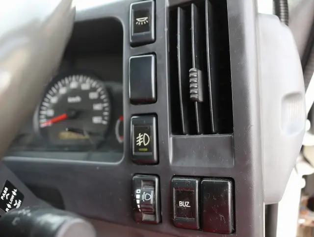 いすゞ エルフ BKG-NMR85AN(2WD)の写真44