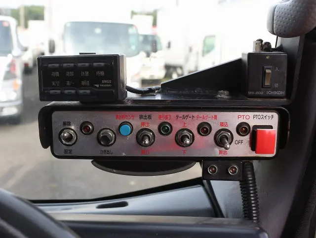 いすゞ エルフ BKG-NMR85AN(2WD)の写真45