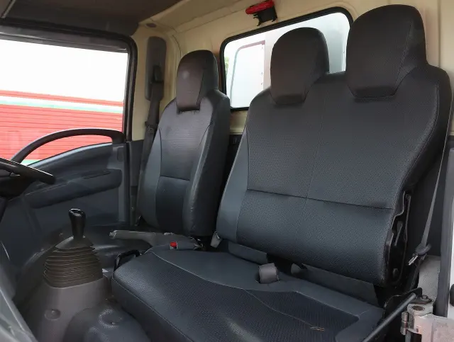 いすゞ エルフ BKG-NMR85AN(2WD)の写真48