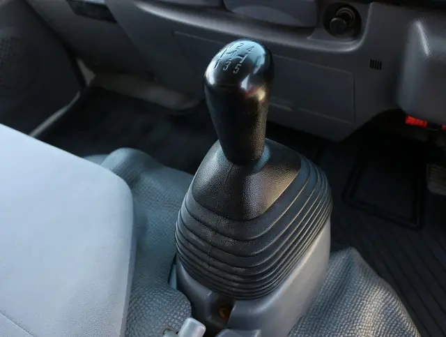 いすゞ エルフ TRG-NJS85A(4WD)の写真32