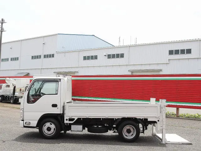 いすゞ エルフ TRG-NJR85A(2WD)の写真18