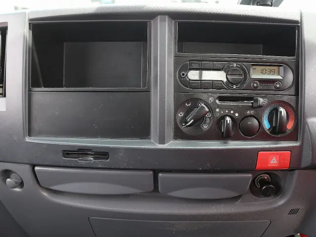 いすゞ エルフ TRG-NJR85A(2WD)の写真38