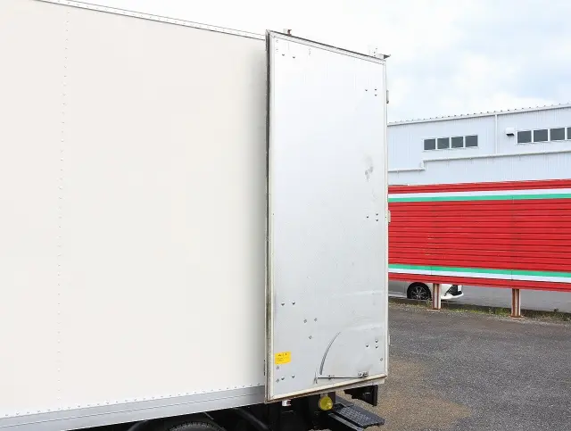 いすゞ エルフ TKG-NHR85AN(2WD)の写真17