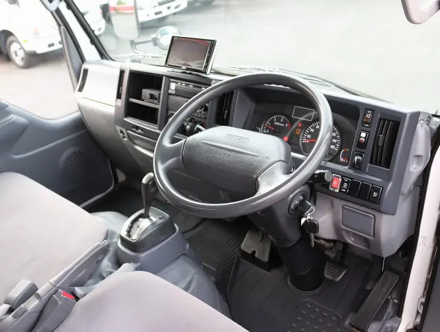 いすゞ エルフ TKG-NHR85AN(2WD)の写真38