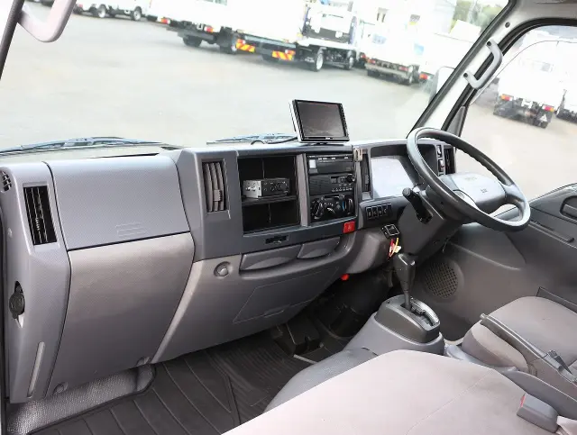 いすゞ エルフ TKG-NHR85AN(2WD)の写真39