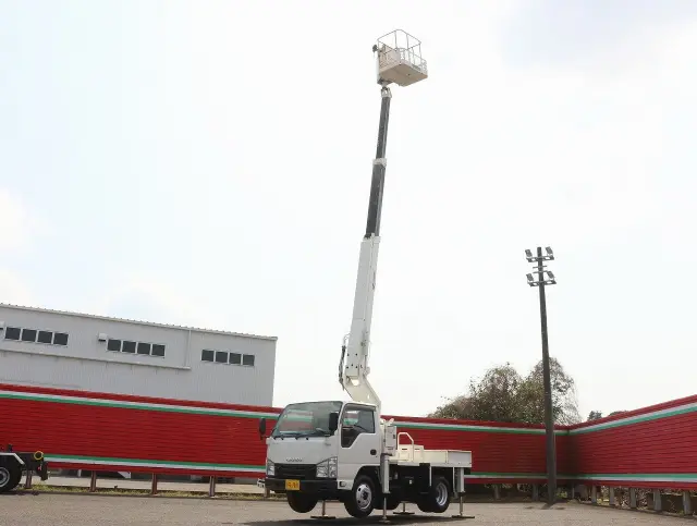 いすゞ エルフ TPG-NKR85AN(2WD)の写真19