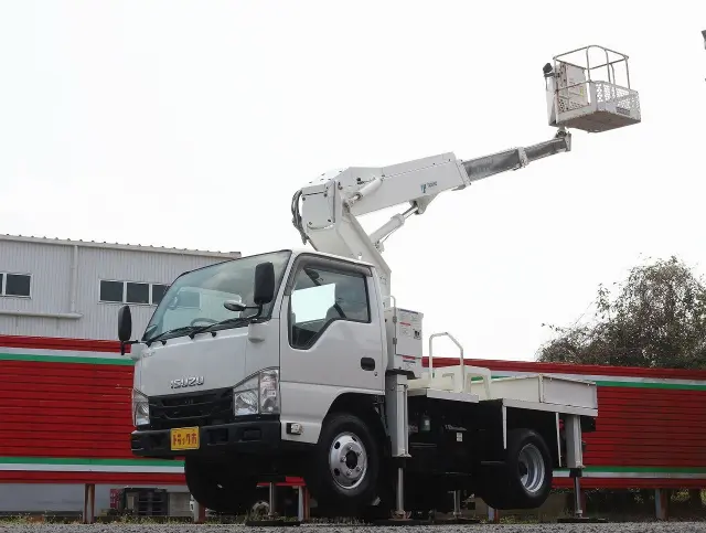 いすゞ エルフ TPG-NKR85AN(2WD)の写真20