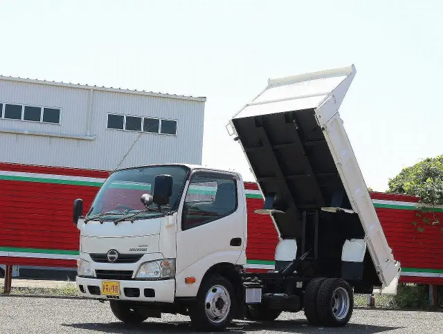 日野 デュトロ TKG-XZU675T(4WD)の写真1