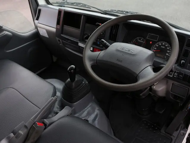 いすゞ エルフ TPG-NKR85AD(2WD)の写真32