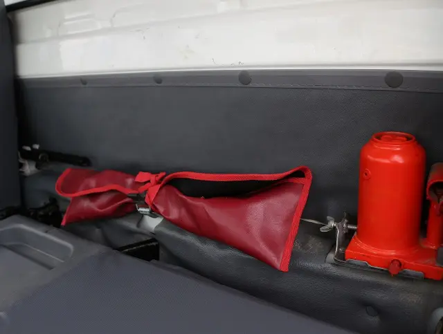 いすゞ エルフ TPG-NKR85AD(2WD)の写真47