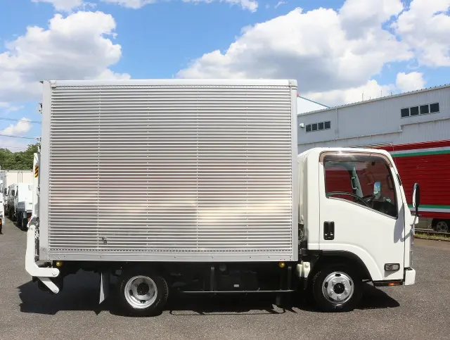 いすゞ エルフ TRG-NLR85AN(2WD)の写真4