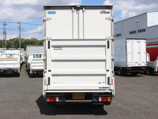 いすゞ エルフ TRG-NLR85AN(2WD)の写真6