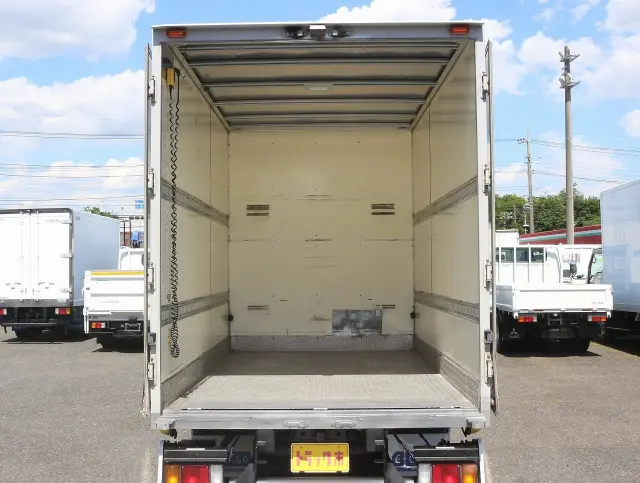 いすゞ エルフ TRG-NLR85AN(2WD)の写真16