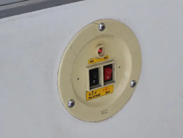いすゞ エルフ TRG-NLR85AN(2WD)の写真23