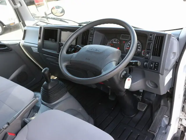 いすゞ エルフ TRG-NLR85AN(2WD)の写真36