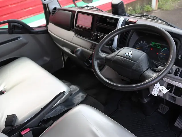 三菱 キャンター TPG-FEA20(2WD)の写真5