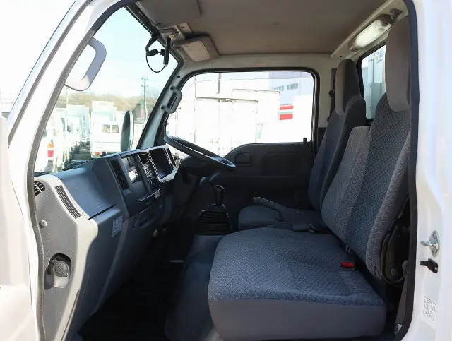 いすゞ エルフ TPG-NJR85AN(2WD)の写真47