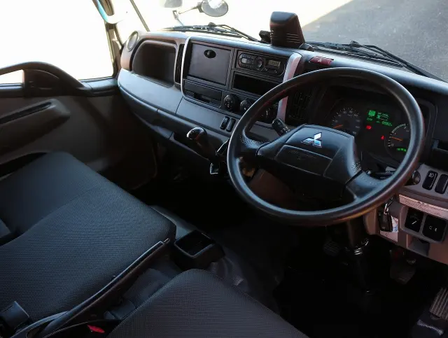 三菱 キャンター TPG-FBA30(2WD)の写真3