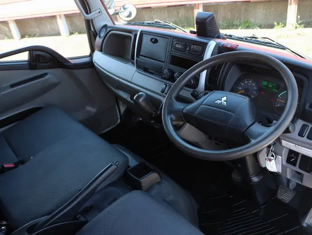 三菱 キャンター TPG-FBA30(2WD)の写真3