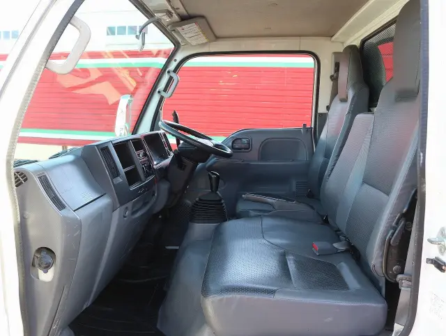 いすゞ エルフ TKG-NJR85AD(2WD)の写真49