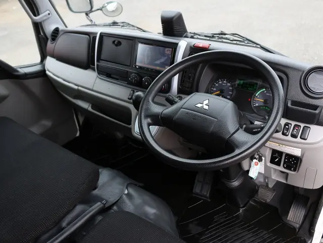 三菱 キャンター 2TG-FDA00(4WD)の写真3