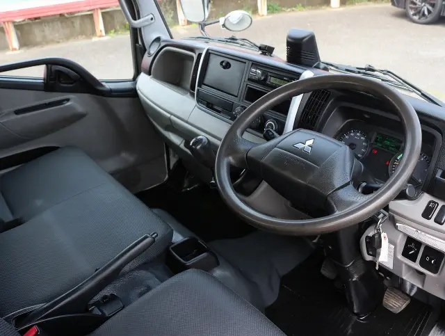 三菱 キャンター 2PG-FBA60(2WD)の写真3