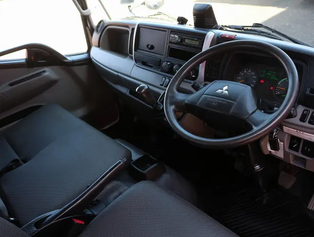 三菱 キャンター 2PG-FBA60(2WD)の写真3