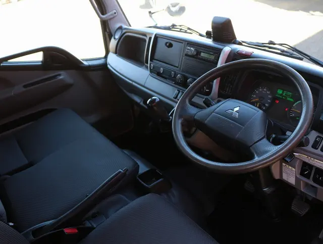 三菱 キャンター 2RG-FBA30(2WD)の写真3