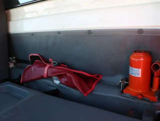 いすゞ エルフ TKG-NJR85AD(2WD)の写真46